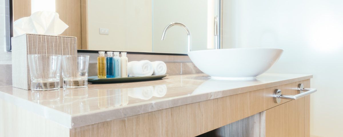 mobilier-baie-cu-lavoar-pe-blat